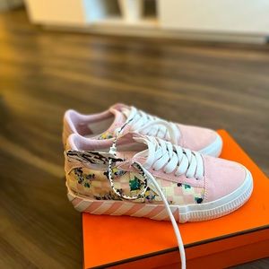 Womens Offwhite pink vulcanized sneakers size 8